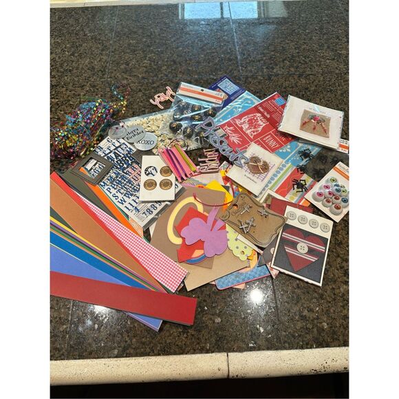 Lot of scrapbooking/crafting items - Picture 1 of 5